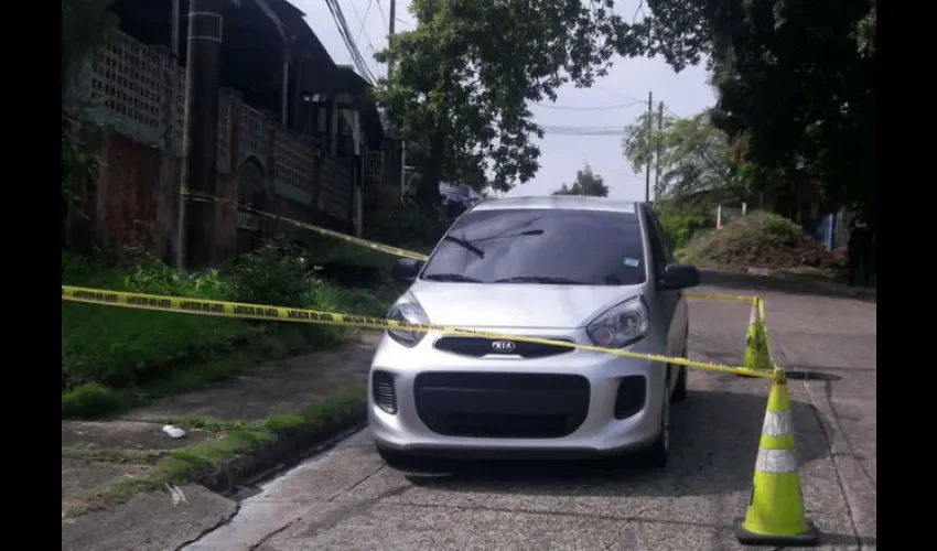 Carro presuntamente utilizado por los asaltantes de billetera en Villa Guadalupe. 