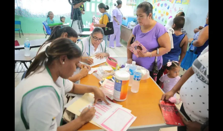 La gente estaba agradecida por los servicios que les llevaron. Foto: Cortesía