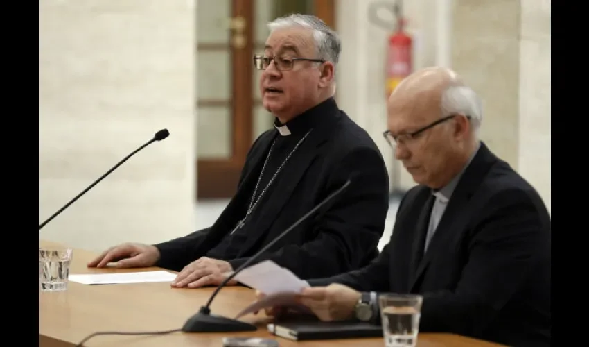 Obispos chilenos renuncian. 