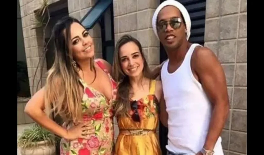 Ronaldinho ha asistido con ambas mujeres a muchos de sus eventos públicos./Twitter