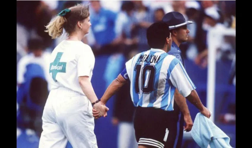 Diego Armando Maradona y una de las imágenes históricas de los mundiales.