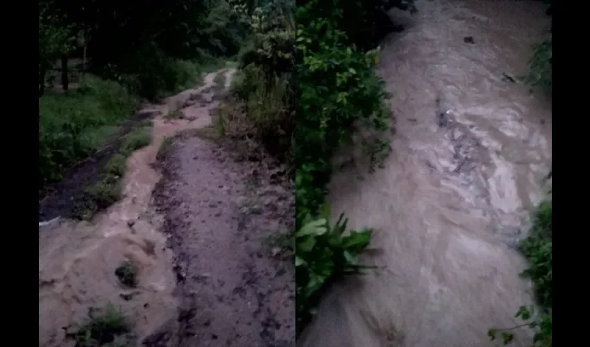Foto de las vías inundadas en el área de Antón. 