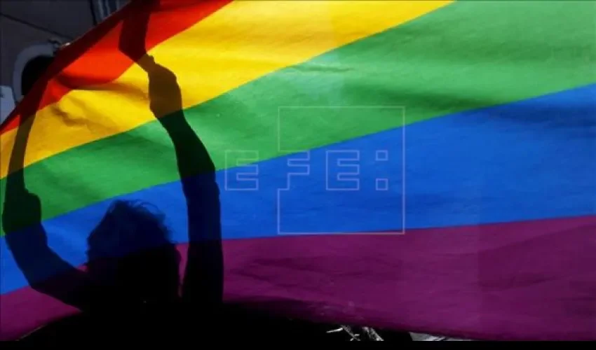 Comunidad LGBT comienza celebración. Foto: Efe