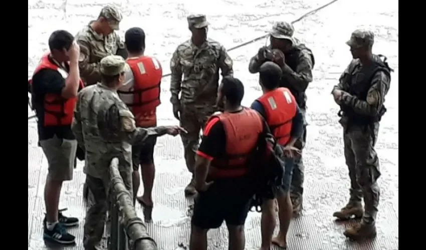 Náufragos rescatados en Isla Taboga.  
