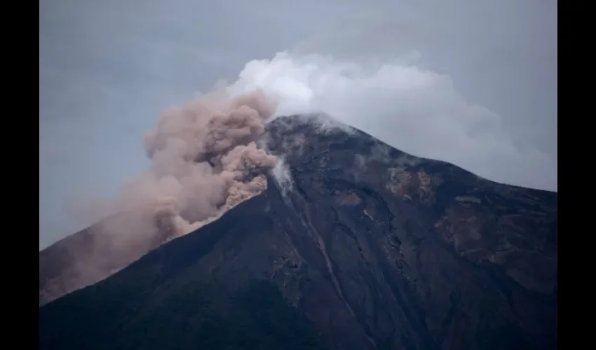 Autoridades monitorean el comportamiento del volcán