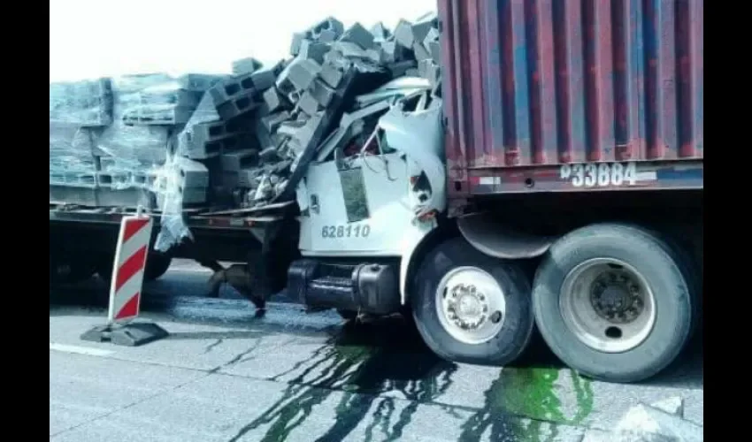 Accidente de tránsito en Autopista Panamá-Colón. 