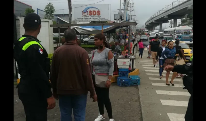 Extranjeros estaban debajo de la estación San Isidro. Foto: Cortesía