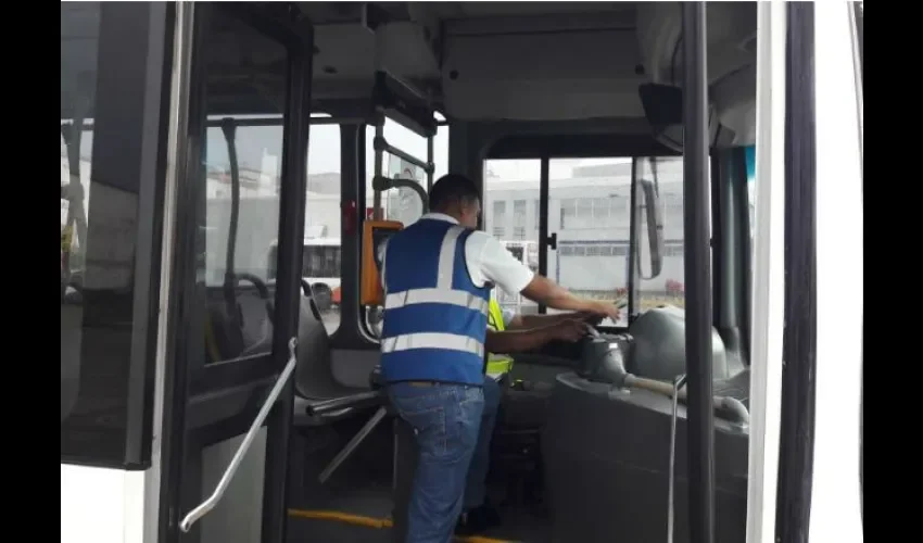 En los seis patios del metrobús tienen asignados a los más de 90 instructores. Fotos: Jean Carlos Díaz