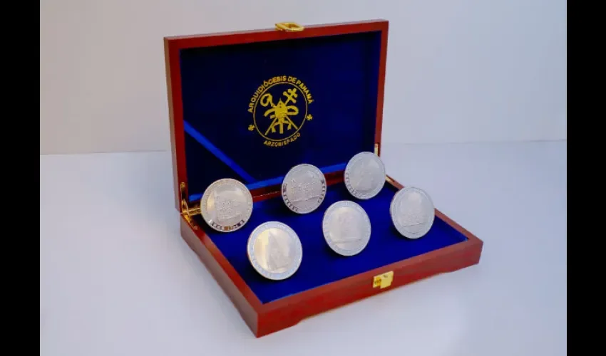 Medallas que ofrece CAICA para recoger fondos. Foto: Cortesía