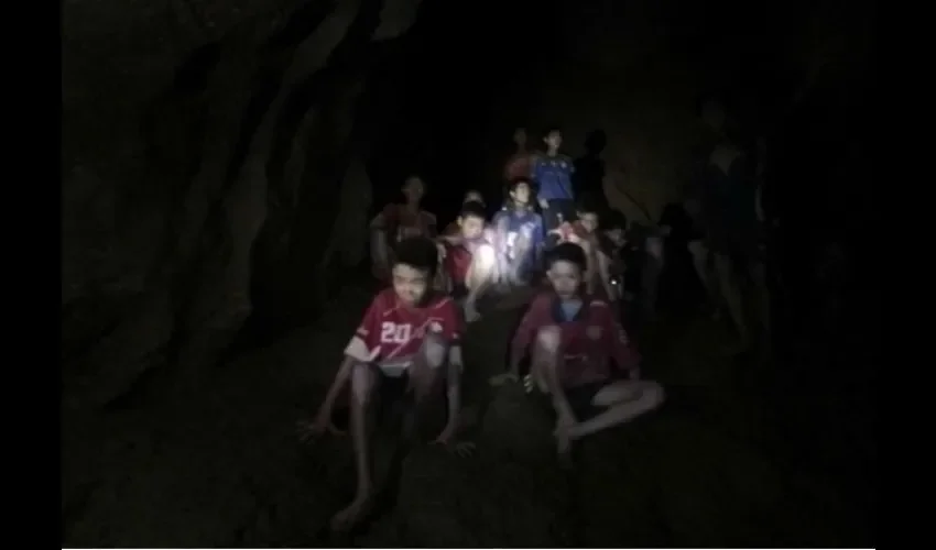 Niños atrapados en cueva de Tham Luang.