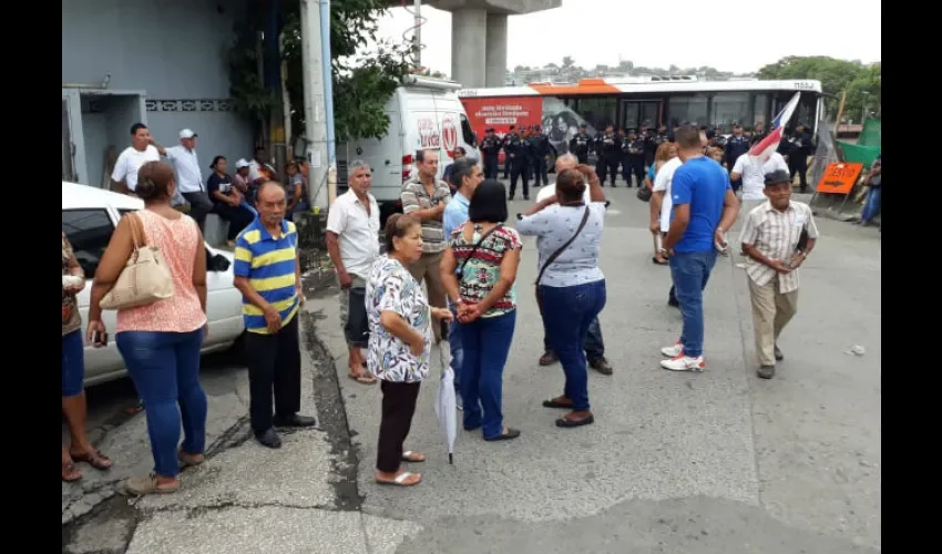 Protesta en la entrada de La 9 de Enero. 