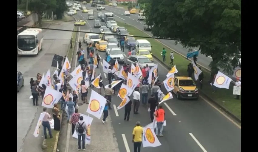 Estudiantes, profesores y administrativos de Universidad de Panamá.