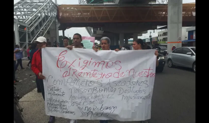 Trabajadores del  Hospital Irma de Lourdes Tzanetatos protestan. 