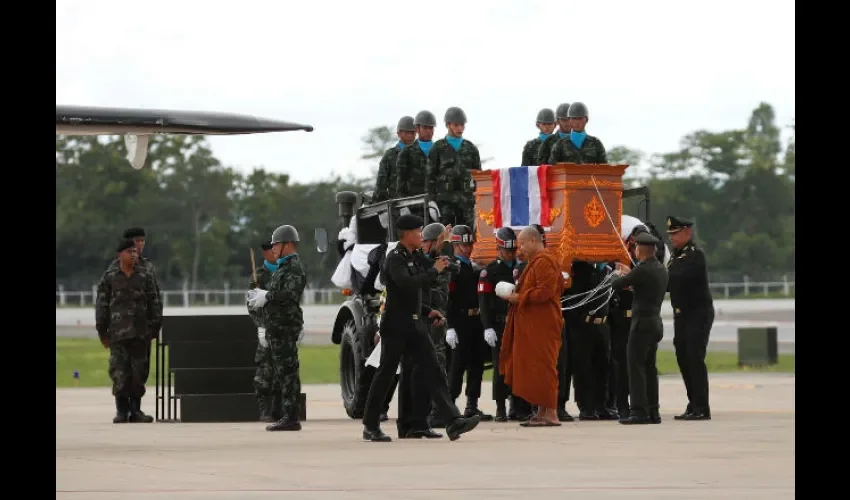 Ceremonia de repatriación del buzo Samam Kunan, primera víctima en rescate en Tailandia. Foto: EFE 