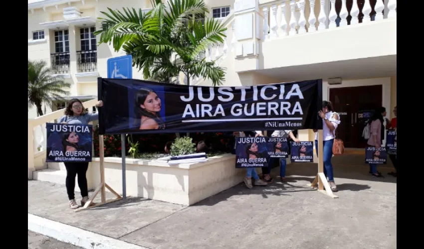 Se apostaron afuera del tribunal de justicia. Foto: José Vásquez