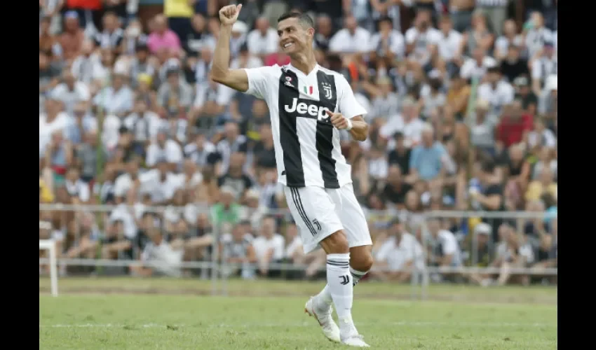 El atacante Cristiano Ronaldo tiene 33 años de edad debuta hoy con la Juventus. Foto:AP 