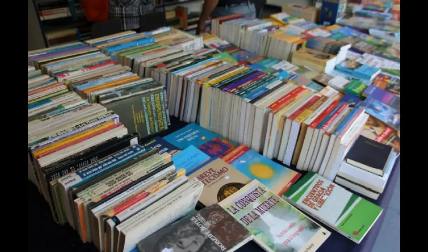 La Feria del Libro en los últimos tres años ha tenido buena aceptación por los jóvenes. Foto: Cortesía