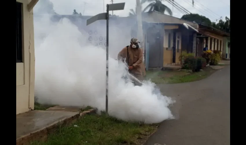 Fumigación en Los Santos. 