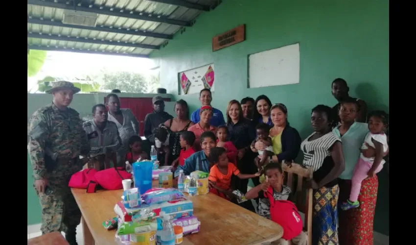 También se le brindó ayuda humanitaria a los padres de los niños migrantes. Foto: Cortesía