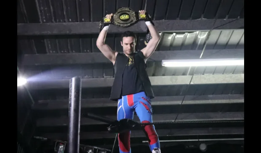 Ion es el actual campeón de la Global Wrestling Evolution.
