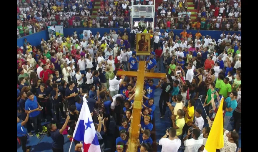 Foto ilustrativa de la Cruz Peregrina en Panamá. 