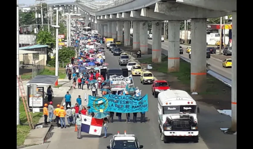 Comunidad educativa de escuelas en Panamá Este protesta. 