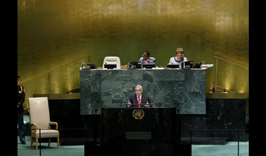 El presidente de Chile, Sebastián Piñera, pronuncia su discurso durante el 73 periodo de sesiones de la Asamblea General de Naciones Unidas (ONU), en la sede de la ONU en Nueva York, Estados Unidos, el 27 de septiembre del 2018. EFE