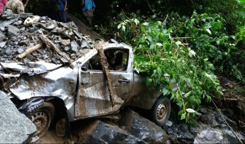  Aquí dos docentes perdieron la vida al vehículo que viajaban hacia la comarca. Foto: Epasa