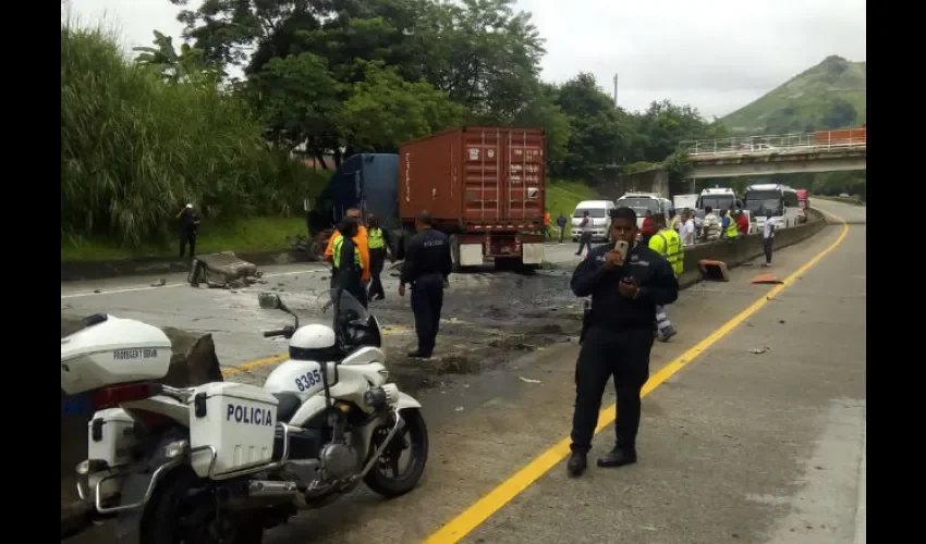 Conductor de camión se accidenta en Corredor Norte. 