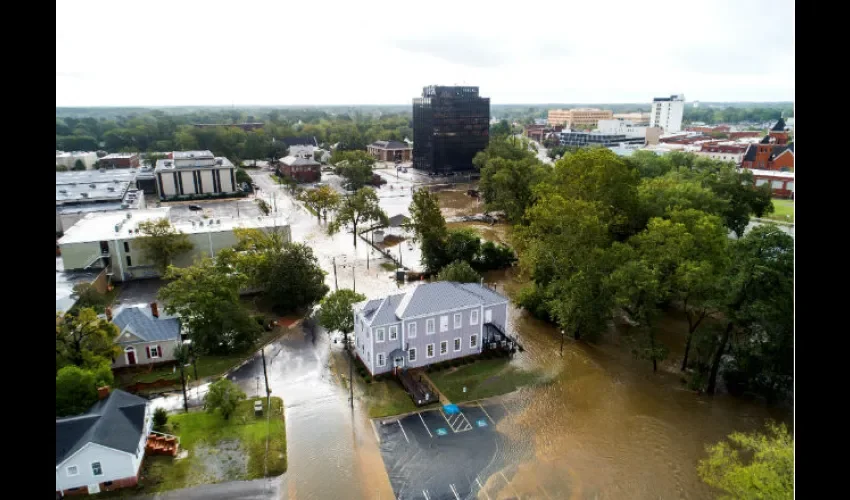  Inundaciones en las calles causadas por el huracán Florence. Foto: EFE