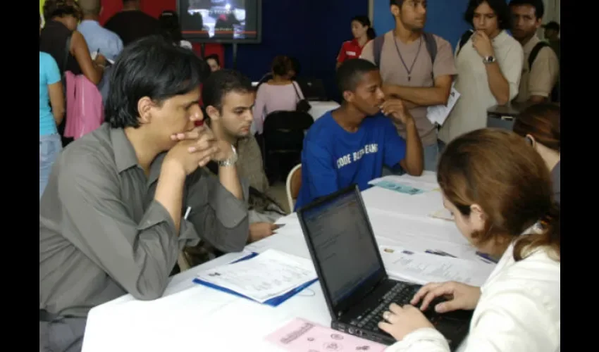 Foto ilustrativa de una feria de empleo. 