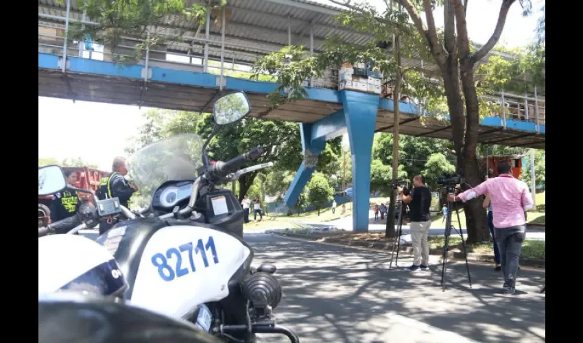 El Ministerio de Obras Públicas tuvo que hacer algunas intervenciones en la estructura del puente. Foto: Cortesía