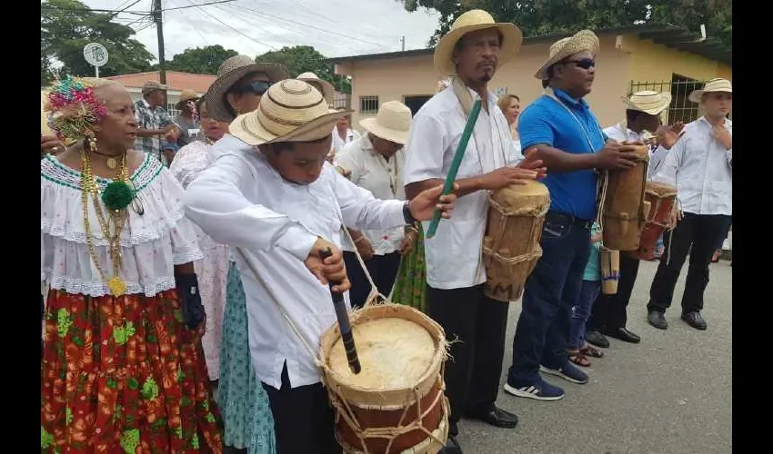 Qué hermoso ver la integración de varias generaciones en esta fiesta del pueblo.  Foto: Didier Hernán Gil