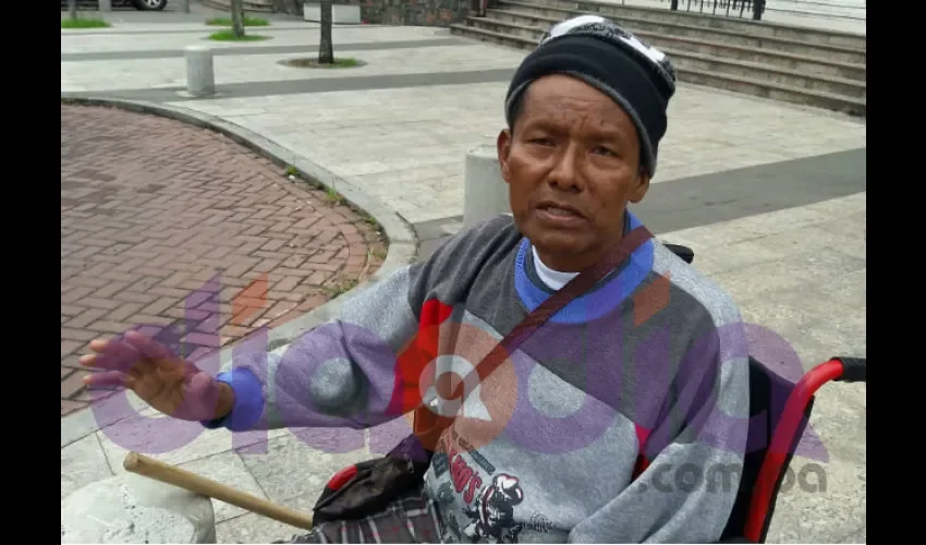 Cada vez que sale a la calle le toca pasar páramo para transportarse en el sistema de transporte público. Foto: Jean Carlos Díaz