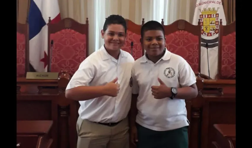 Eduardo Rodríguez Samaniego y Javier Amaya González, alcalde y vicealcalde infantil de Panamá. Foto: Cortesía