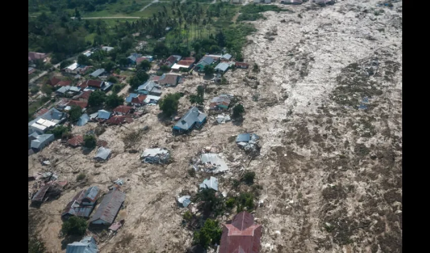 Vista aérea de la zona devastada en la localidad de Petobo en Palu. Foto: EFE