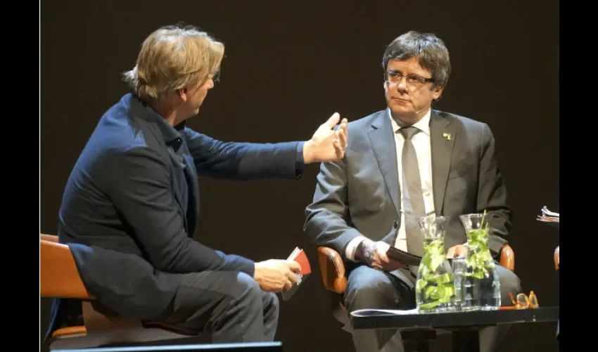 La entrevista del expresidente de Cataluña fue en el teatro municipal de Ámsterdam.