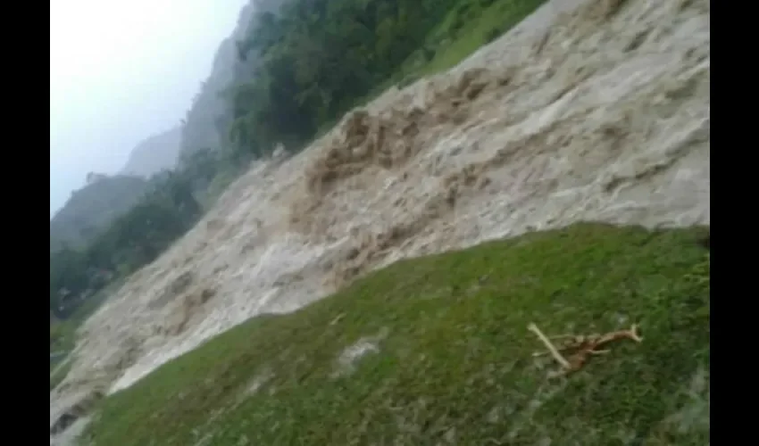 Más de mil personas incomunicadas en Chiriquí y  comarca por lluvia.