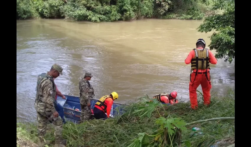 Cabeza de agua se lleva a maestra y alumnos en comarca Ngäbe-Buglé.