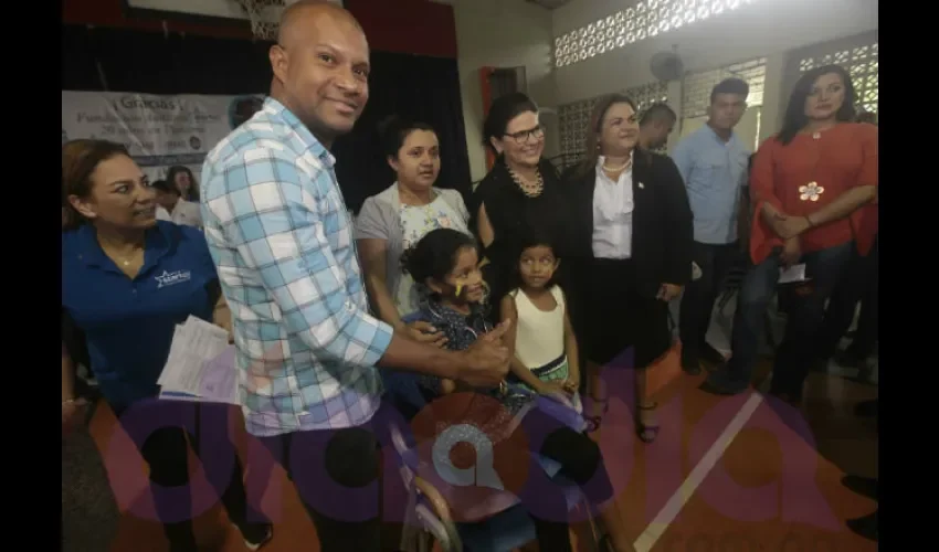 Deynna Rojas junto a sus padres y hermana. Foto. Roberto Barrios