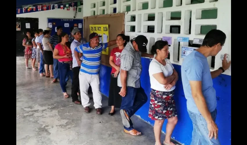 Panameños salen a votar desde temprano Foto: TE