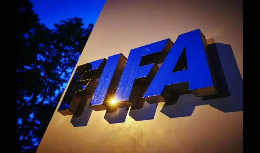La FIFA buscará cuidar de los futbolistas menores de edad.