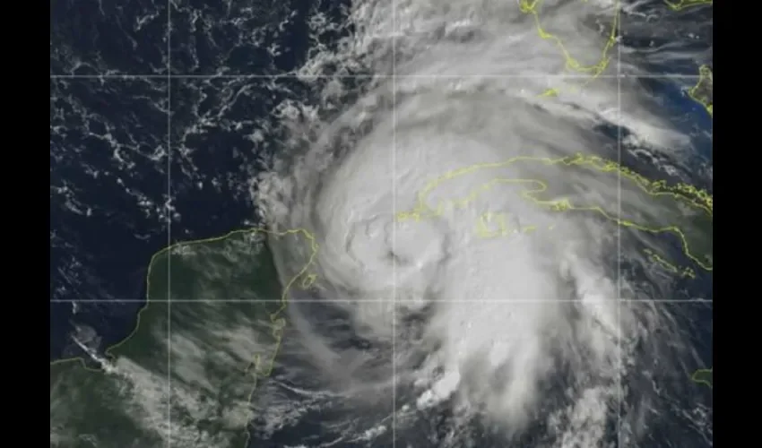 Imagen de satélite del huracán Michael, publicada en Twitter por el sitio de huracanes de la NASA.