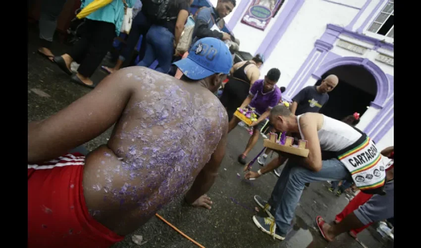 Foto ilustrativa de los devotos en Portobelo. EFE/Carlos Lemos