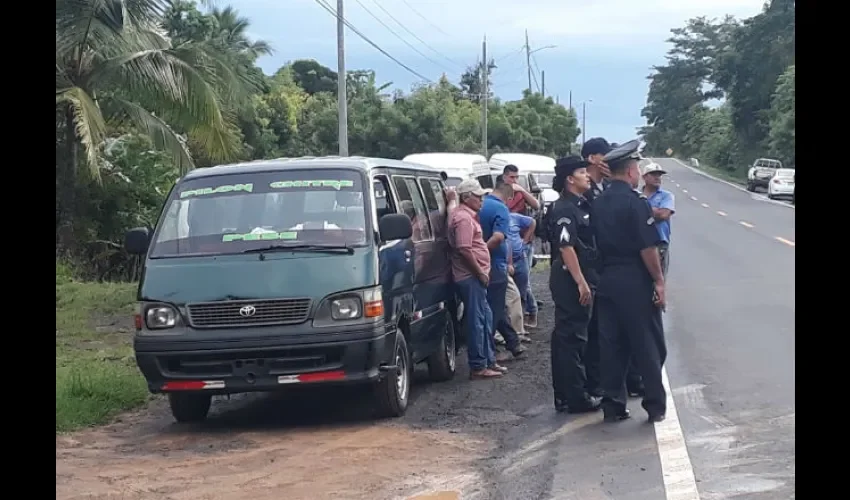 Foto ilustrativa de los transportistas molestos.