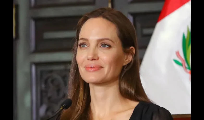Cabello dice que Angelina Jolie es agente de la CIA y mentirosa.