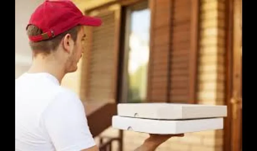 Recorre cientos de kilómetros para dar pizza a enfermo de cáncer.