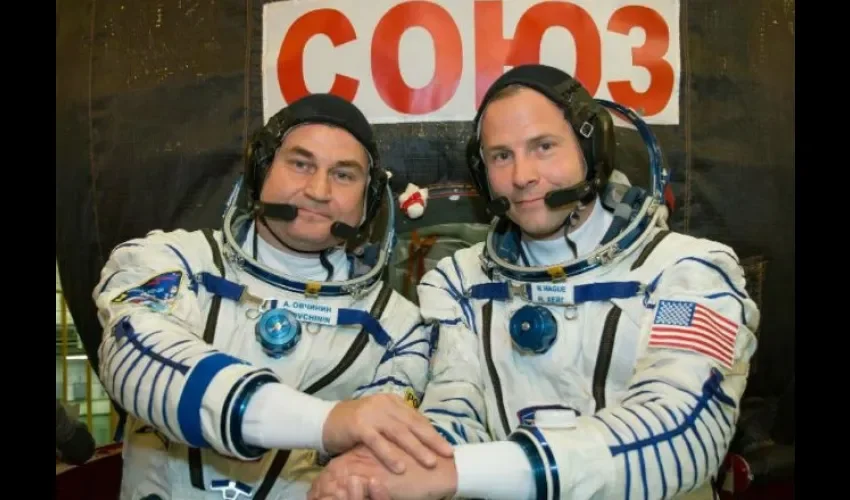 Dos astronautas sobreviven tras fallar lanzamiento de nave rusa .