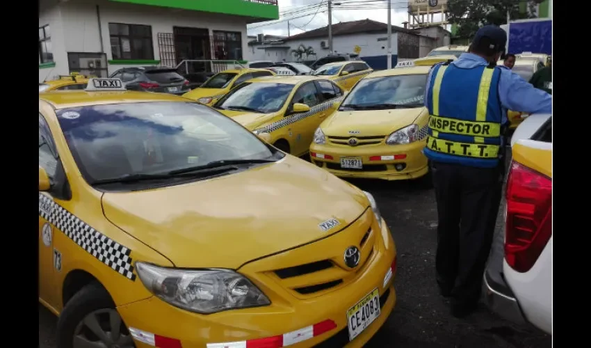 Taxistas de La Chorrera reclaman medidas contra transporte pirata.