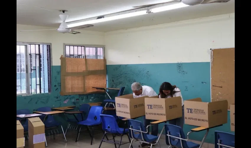 Panameñistas ejercen su voto y expresan sus opiniones. Foto: Yanelis Domínguez